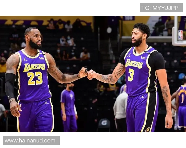 NBA焦点对决：明星球员对决，战术较量，球迷热情，赛季关键之战